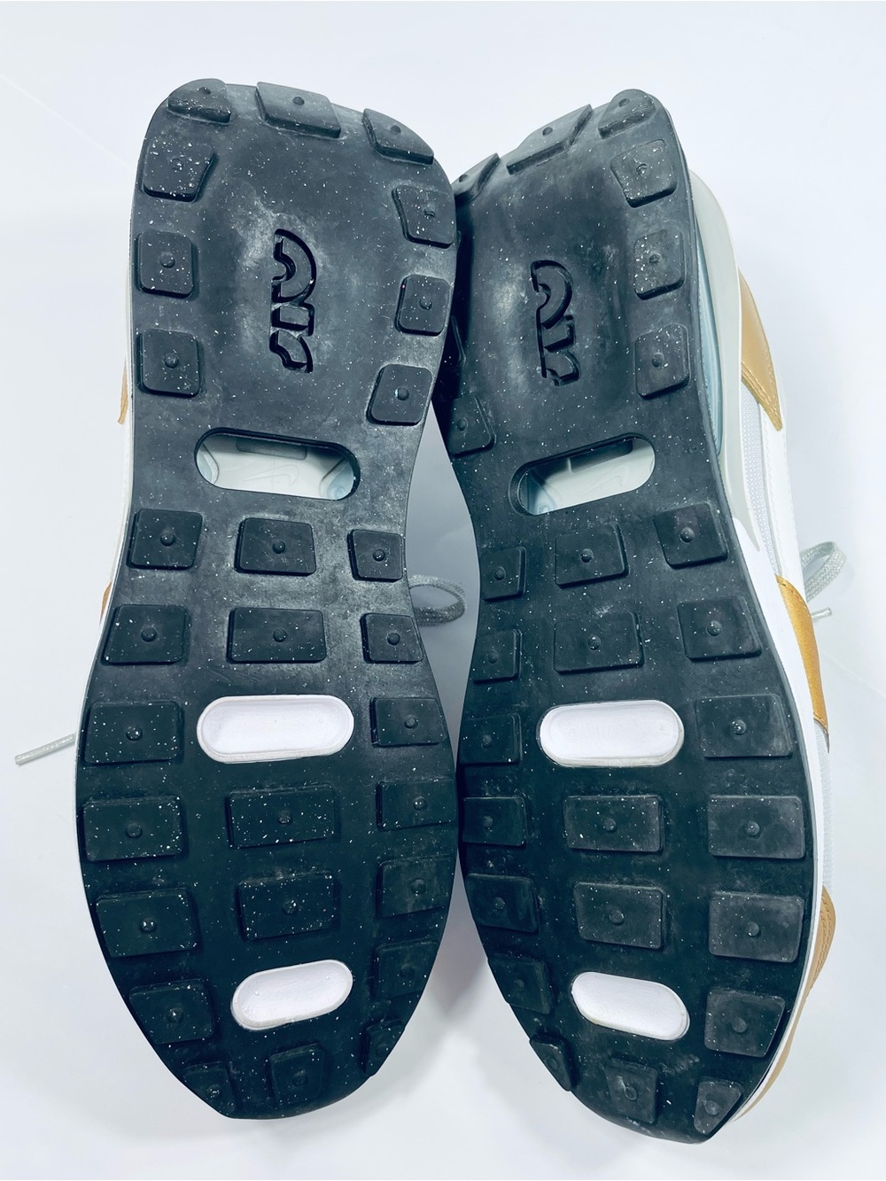 Nike Air Max Pre-Day SE Platinum White Gold # DJ6210-001 Women’s 10.5 Shoes - Picture 15 of 15
